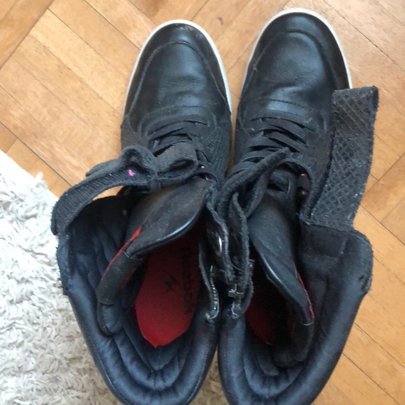 Size 8 Reebok’s - Picture 3 of 7